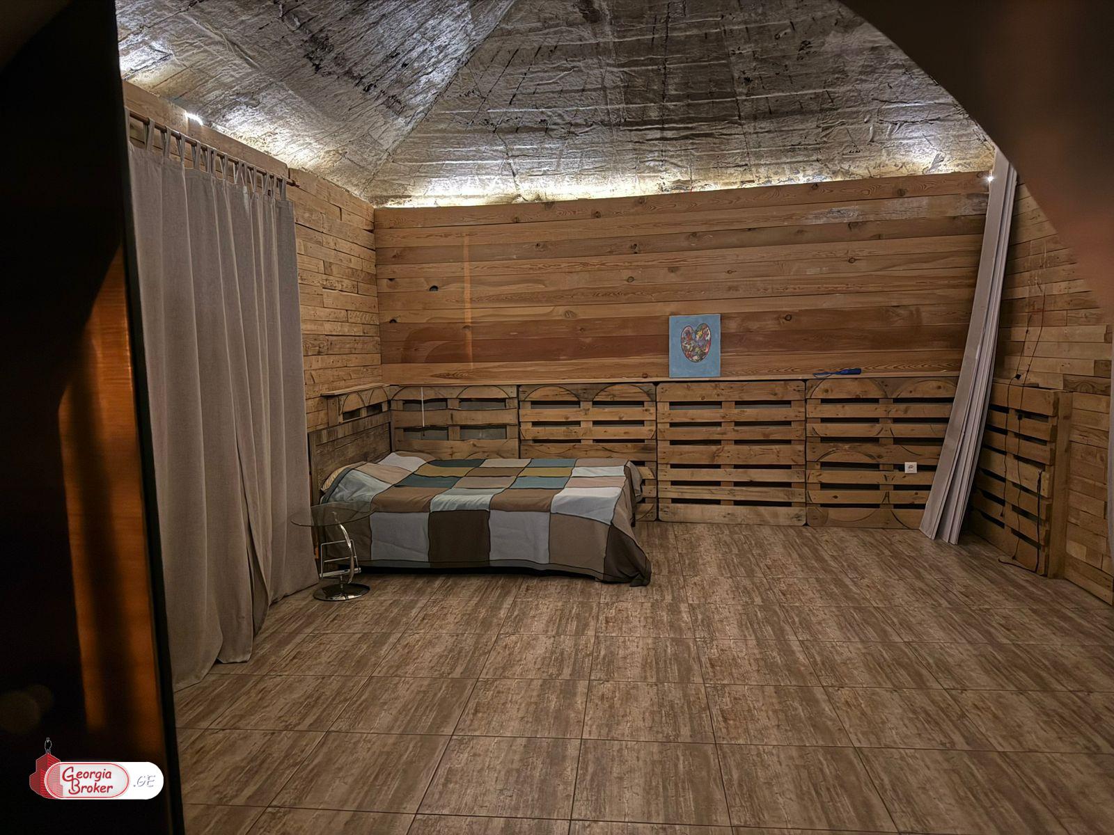 იყიდება ახალი გარემონტებული 5 ოთახიანი ბინა